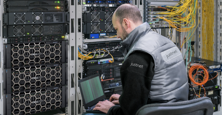 Rack de servidores empresariales gestionados por Justnet Systems